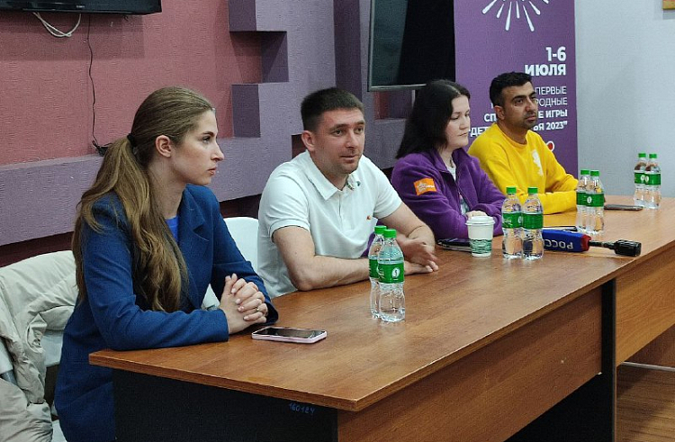 Более 300 волонтеров примут участие в первых международных летних играх «Дети Приморья», сообщает www.primorsky.ru.